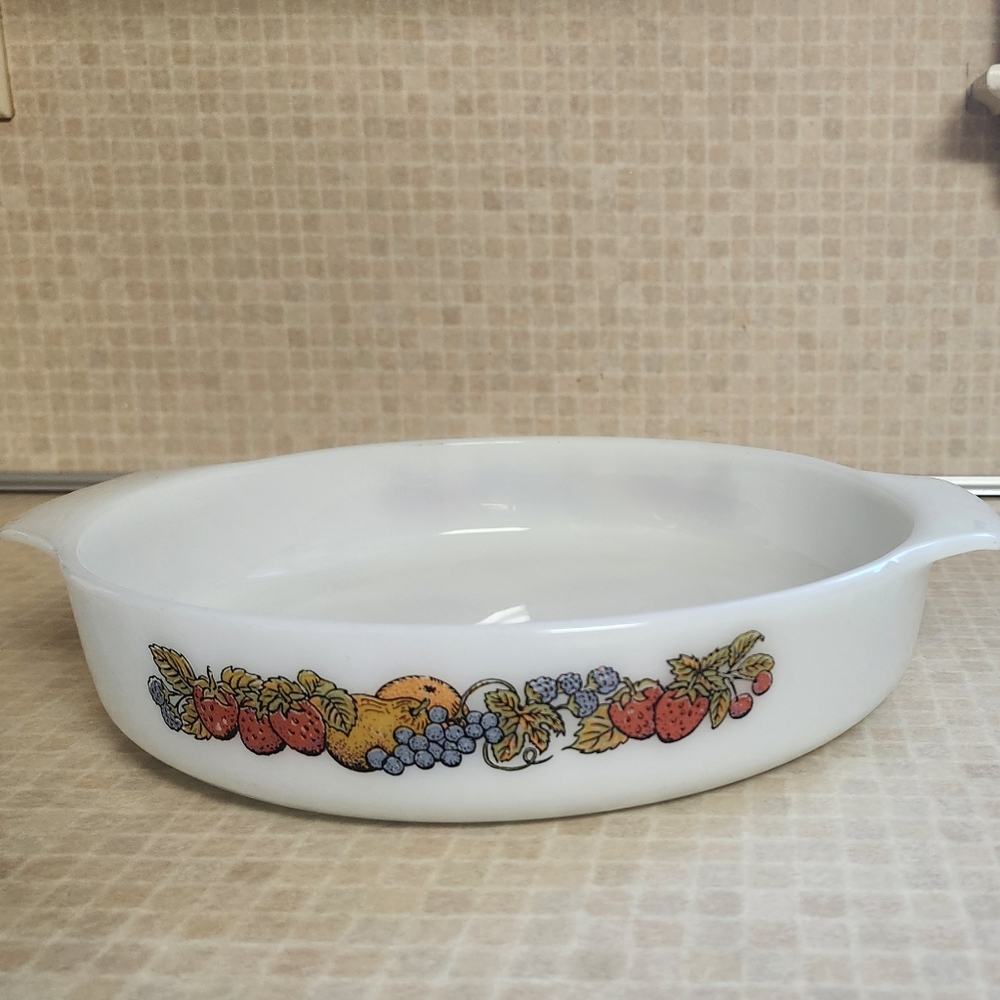 ANCHOR HOCKING FIRE KING MILK GLASS CASSEROLE ~ BAKING ~ SERVING DISH #429 9"